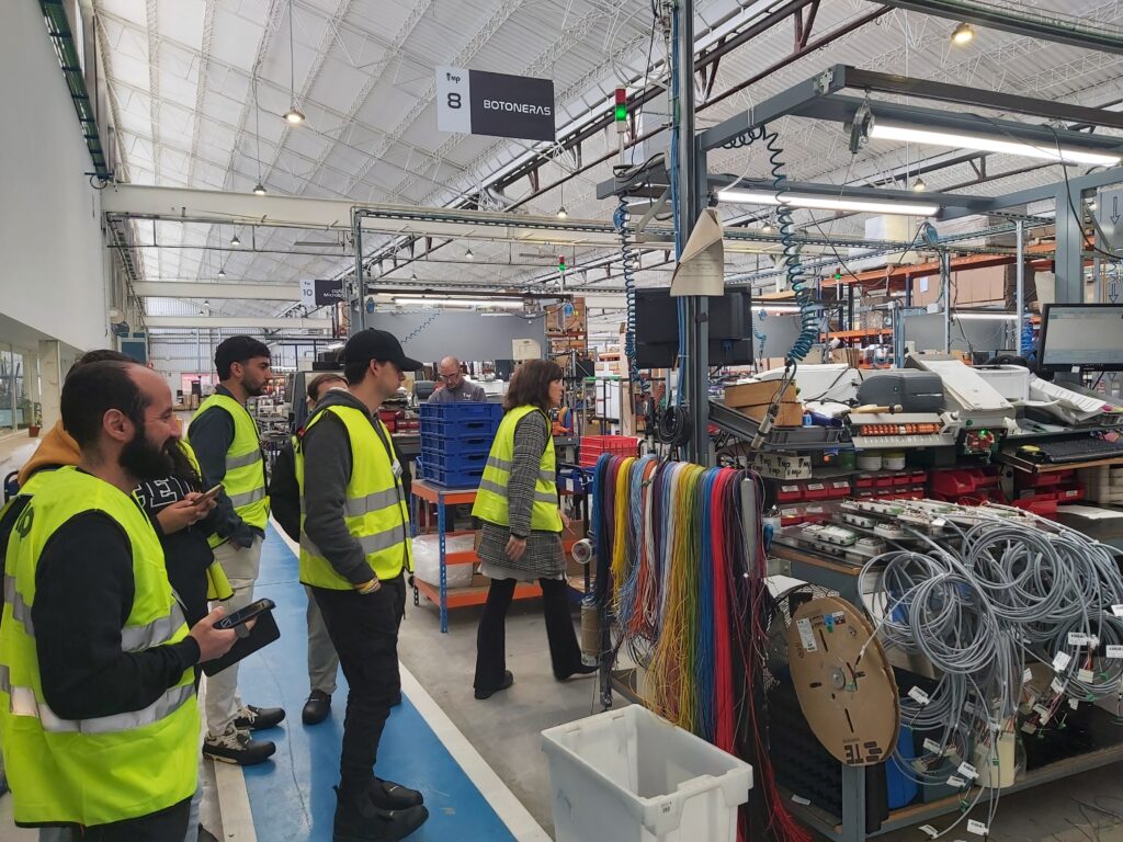 20240402 110148 El CEU FP Sevilla visita las instalaciones de MACPUARSA