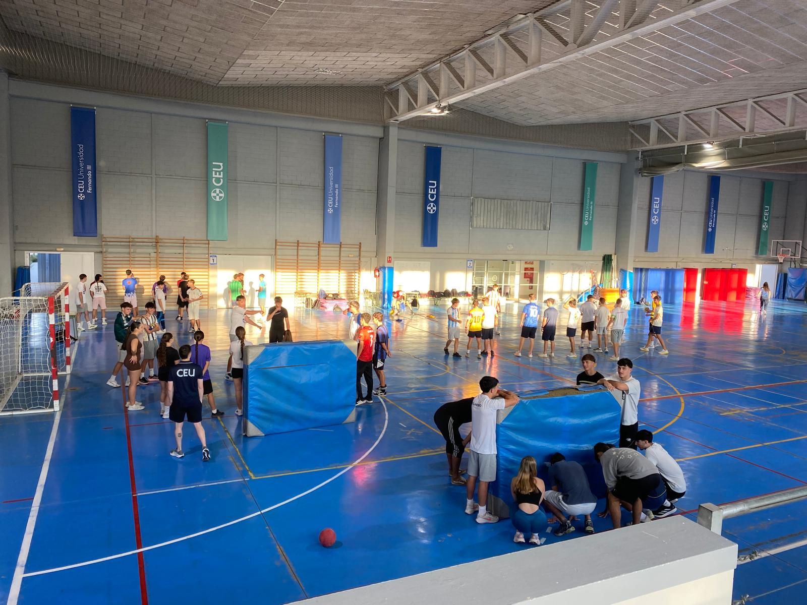 47948 El alumnado de Deporte refuerza sus competencias profesionales en una jornada de senderismo y trabajo en equipo