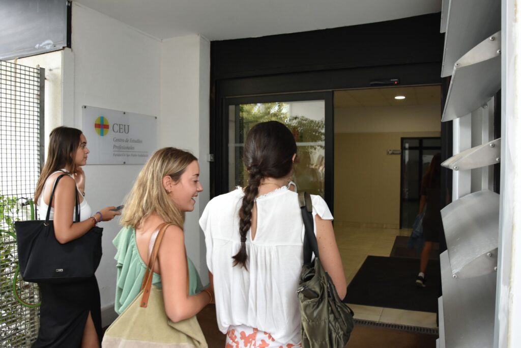 DSC 1894 1 Juan Ignacio de la Fuente, director de CEU FP Sevilla: “Hemos superado los 700 alumnos en el centro y nuestra previsión es llegar al horizonte de los 800 alumnos el próximo curso”