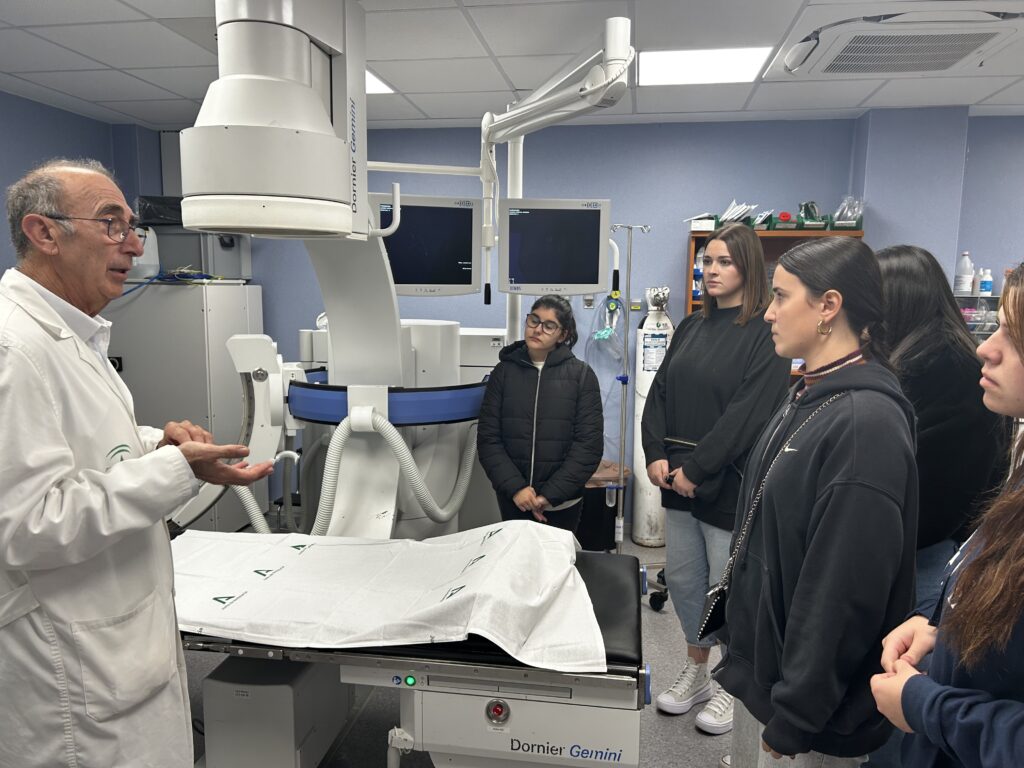 Los alumnos del Ciclo Superior de Imagen para el Diagnóstico y Medicina Nuclear de CEU FP Sevilla amplían su formación con visitas profesionales