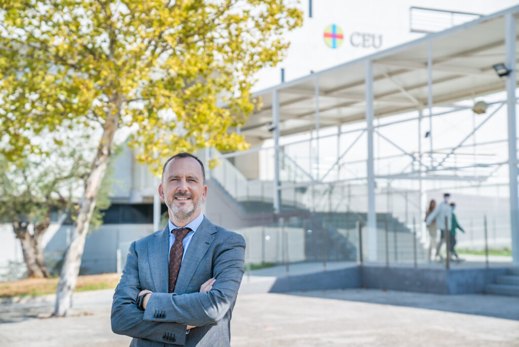 juanignacio Juan Ignacio de la Fuente, director de CEU FP Sevilla: “Hemos superado los 700 alumnos en el centro y nuestra previsión es llegar al horizonte de los 800 alumnos el próximo curso”